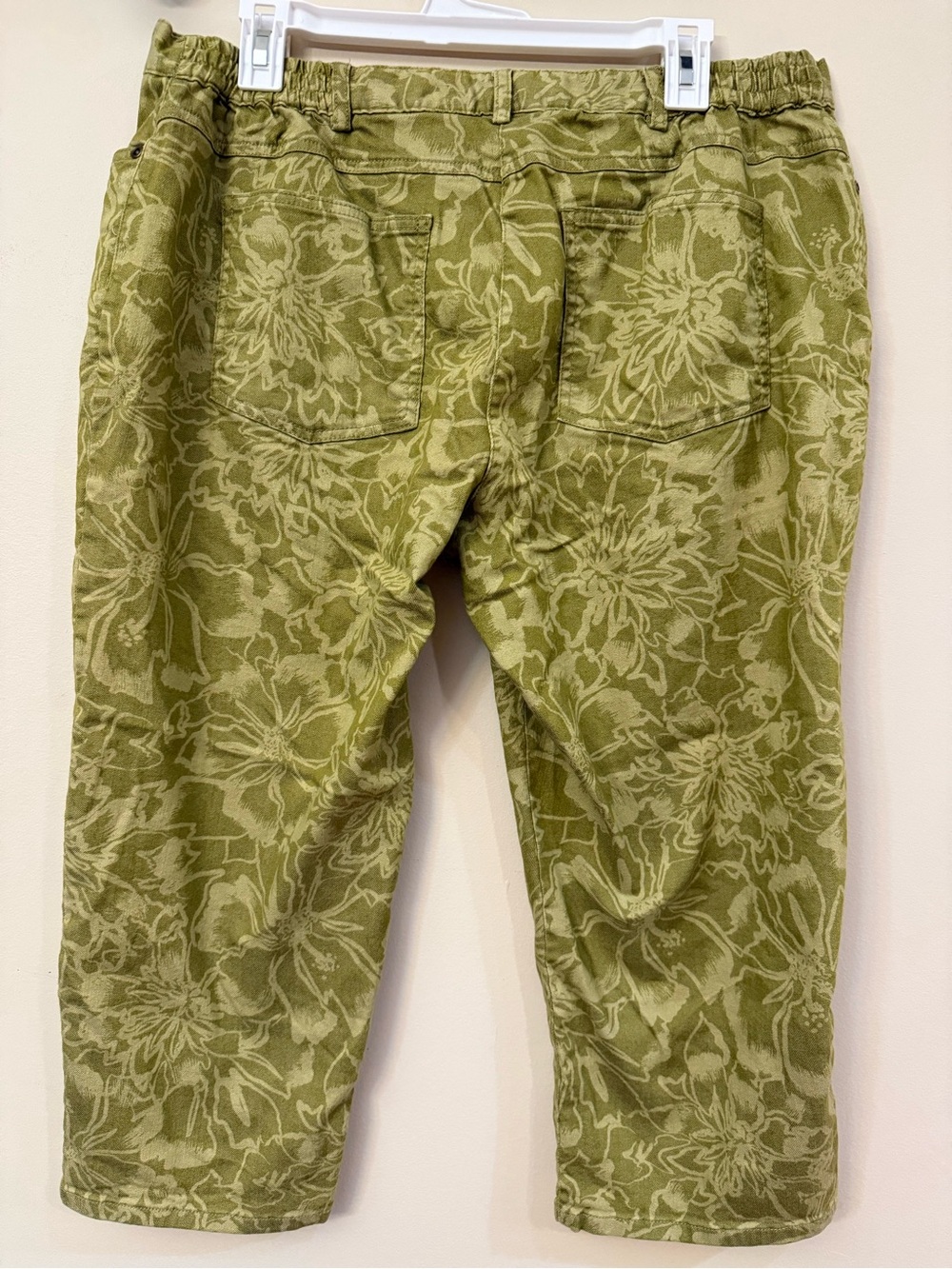 Ruby Rd. Olive Floral Capri - Picture 2 of 3
